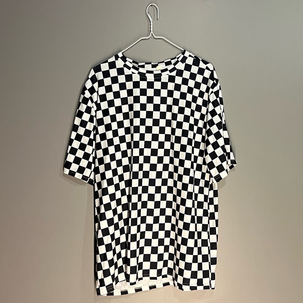 Black and white checkered t-shirt